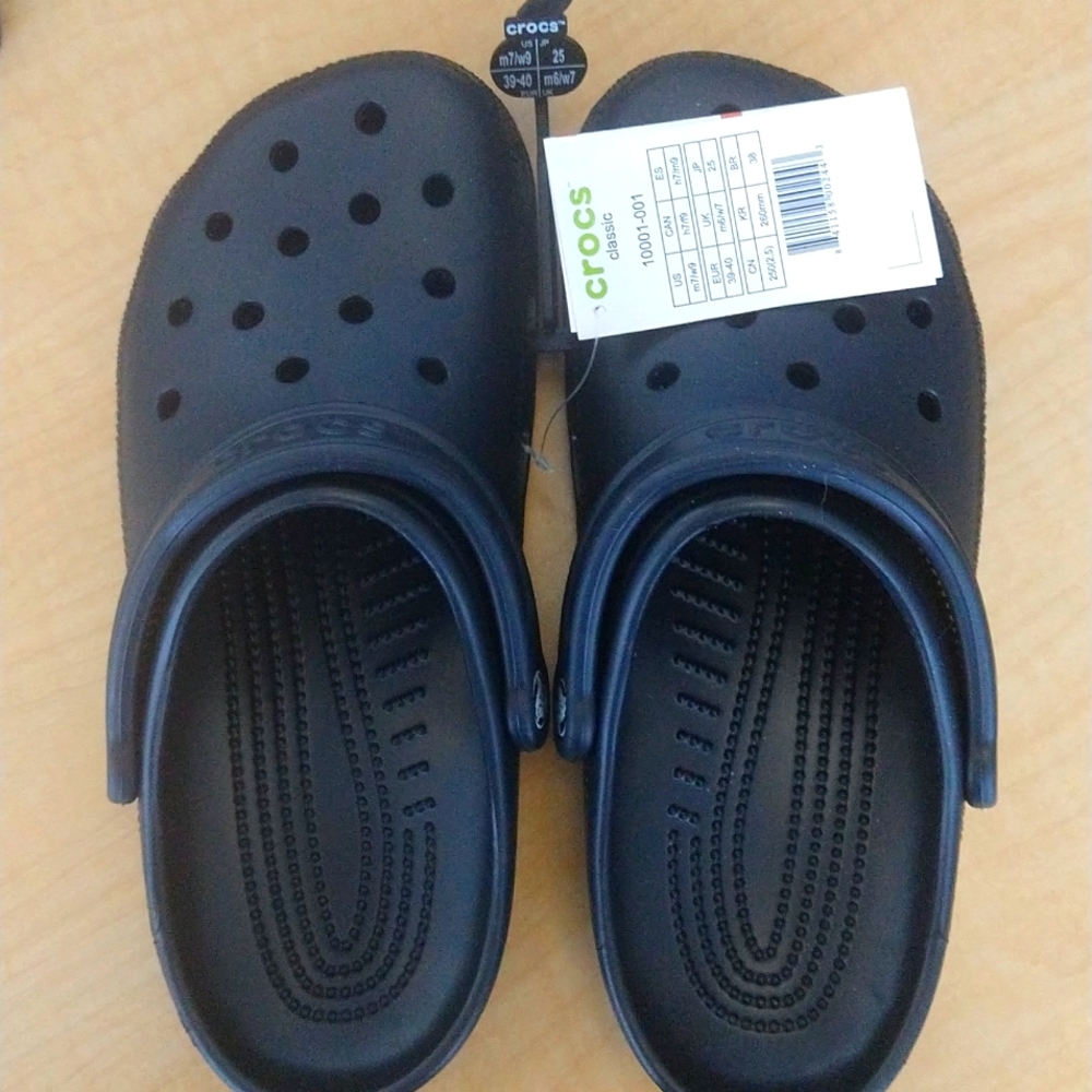 Crocs classic-black sz 7